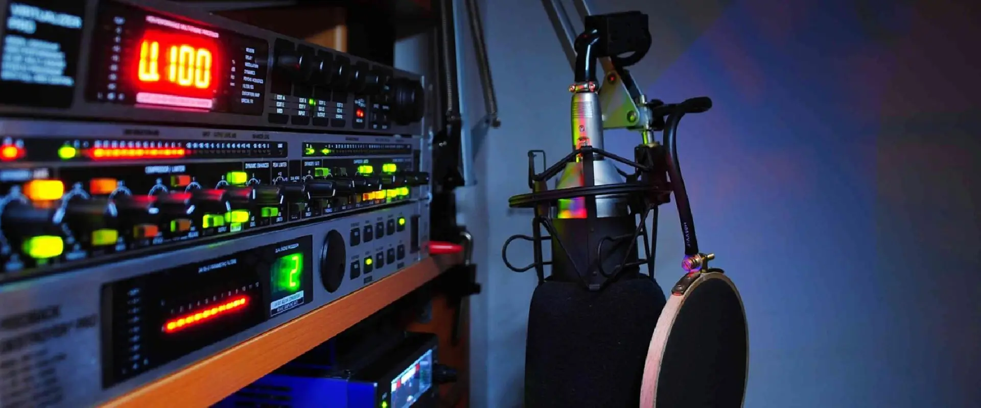 a web radio palmeira esta inovando seus equipamentos de audio